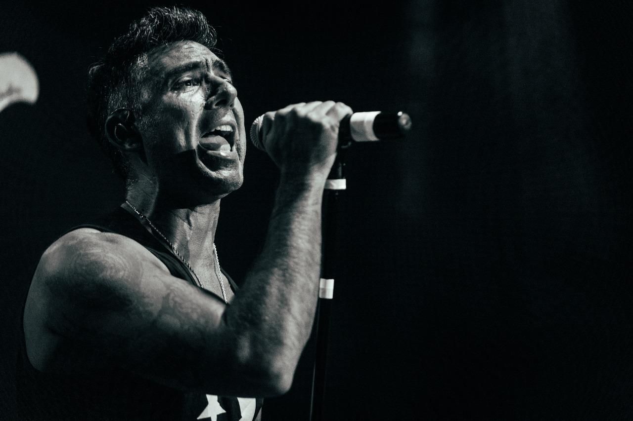Ale Solar performing live